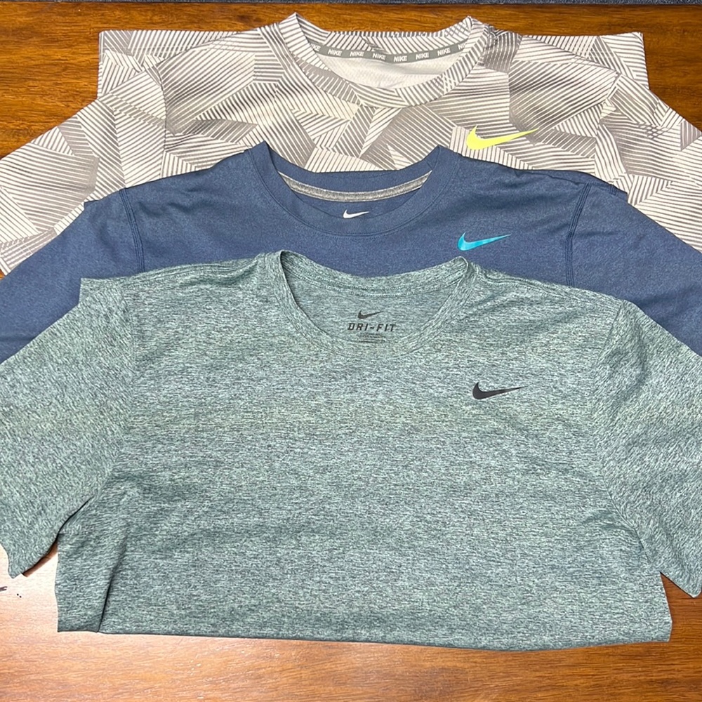 Men large Nike tshirt lot